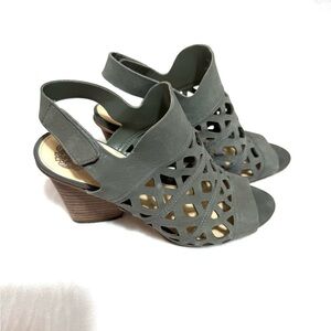 Vince Camuto Womens Deverly Smoke Stack Grey Cutout Nubuck Heeled Sandal Size 8M